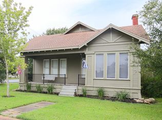 202 E Summit St, Schulenburg, TX 78956