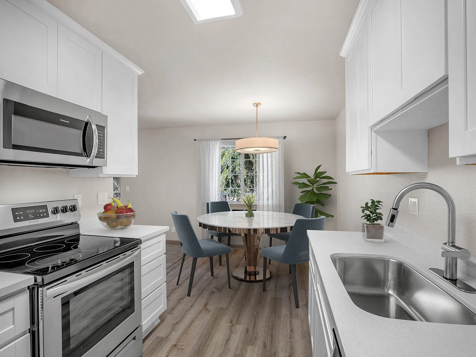 River Walk Apartments — Photo 2
