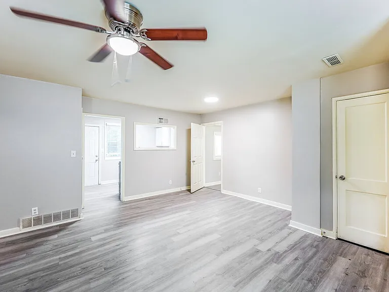700 Robison Dr — Photo 4
