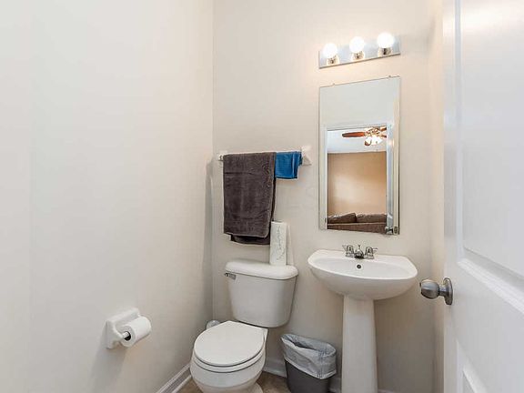 5th image of 7832 Freesia St