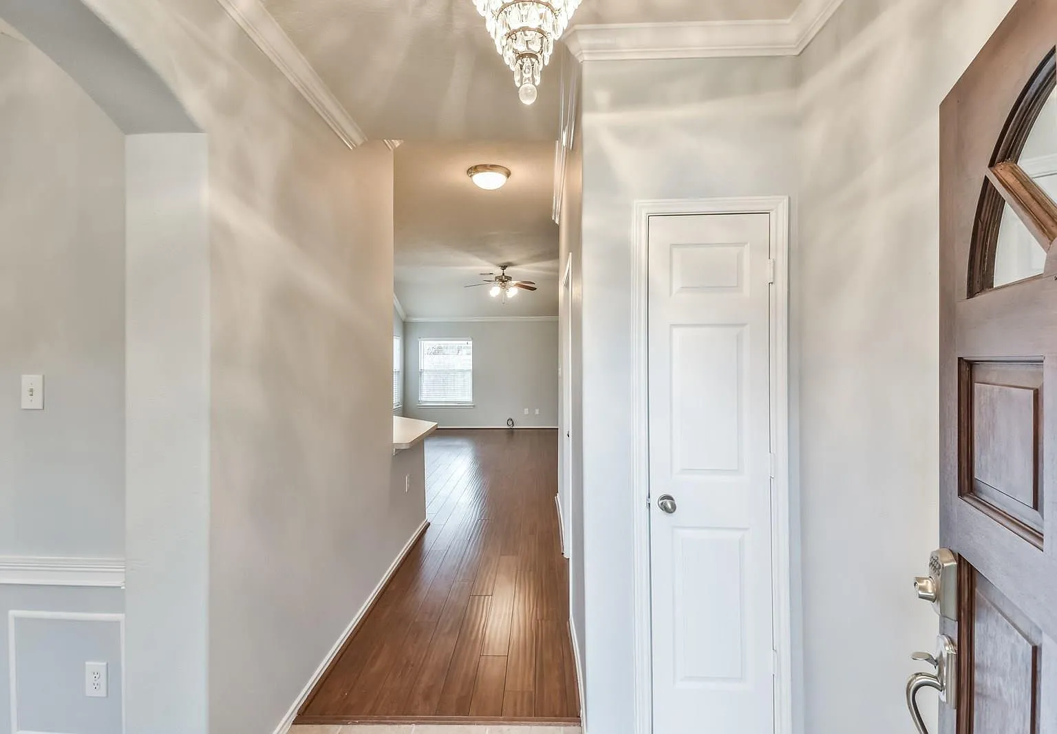 3 bed, 2.0 bath, 1652 sqft, $2,200 — Photo 2