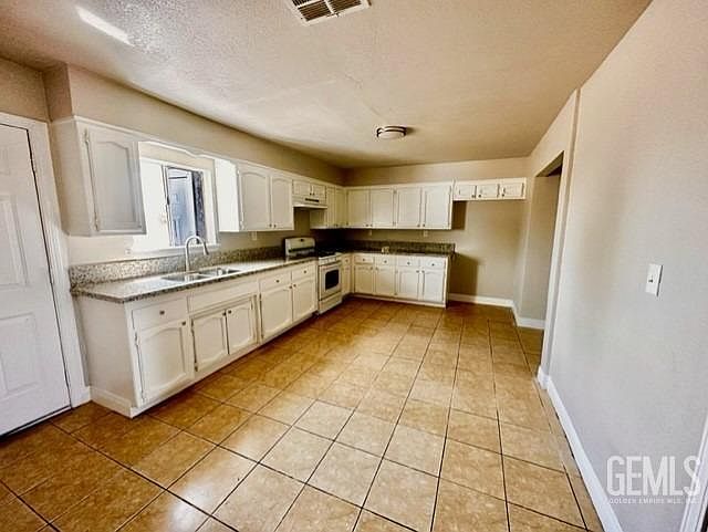 904 Wilson Rd, Bakersfield, CA 93304 | Zillow