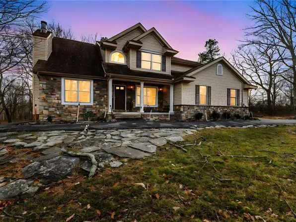 606 Mallard Ln, Bushkill, PA 18324