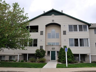 5877 Crosswinds Dr UNIT 14, Norton Shores, MI, 49444