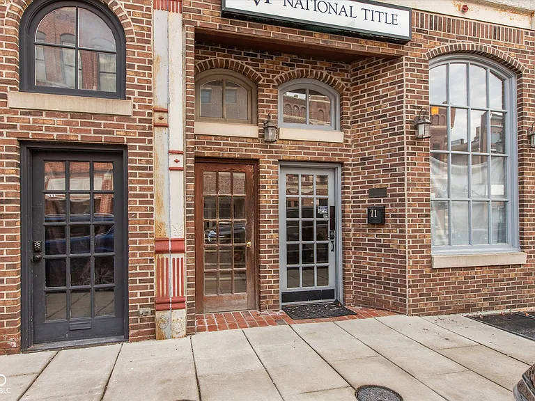 77 E Jefferson St — Photo 2