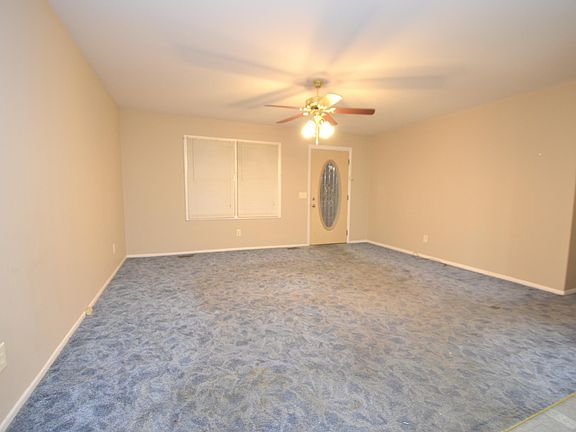 3rd image of 204 Daisy St