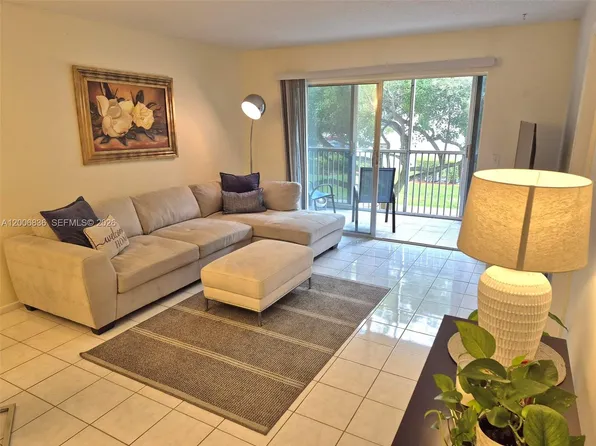 12501 SW 14th St, Pembroke Pines, FL