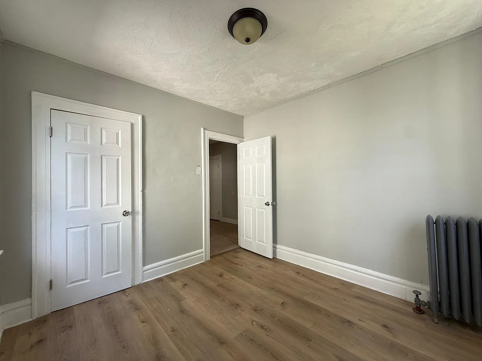3 bed, $2,000 — Photo 3