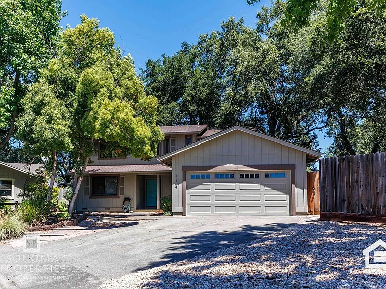 114 Melody Ct — Photo 1