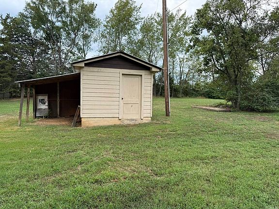 5th image of 206 Pecan St