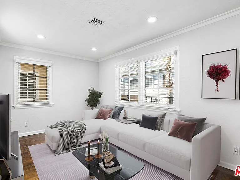 916 N Alfred St #6 — Photo 3