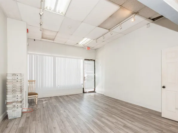 6200 Kennedy Boulevard image 1 of 7