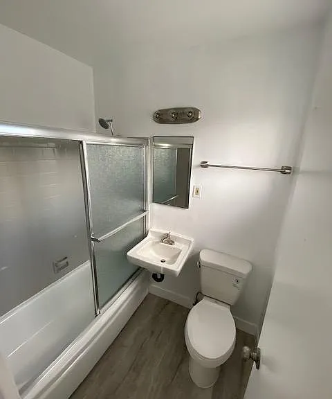 10700 Francis Pl #9 — Photo 4