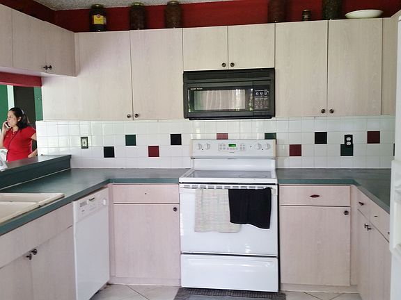 4th image of 700 Greenbriar Ave