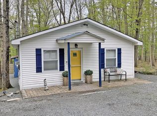 23 Holland Rd, Hawley, PA 18428