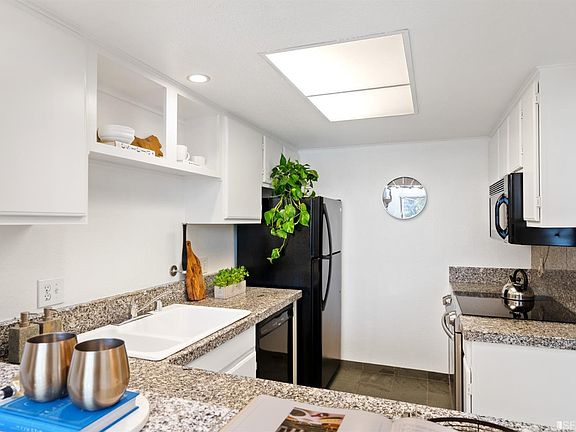 3rd image of 360 Guerrero St APT 401