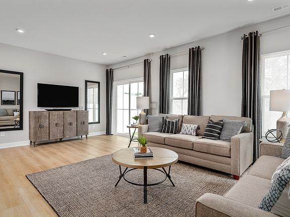 Roxbury w 6 Extension