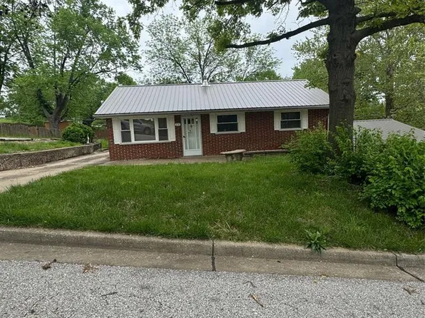 24 James Dr, Saint Charles, MO 63301