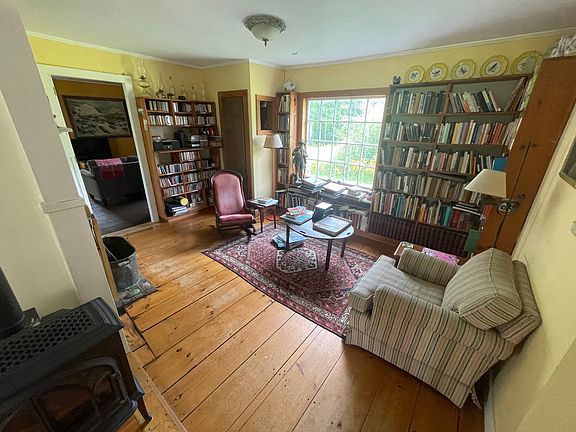 Reading room on the side of the kitchen.