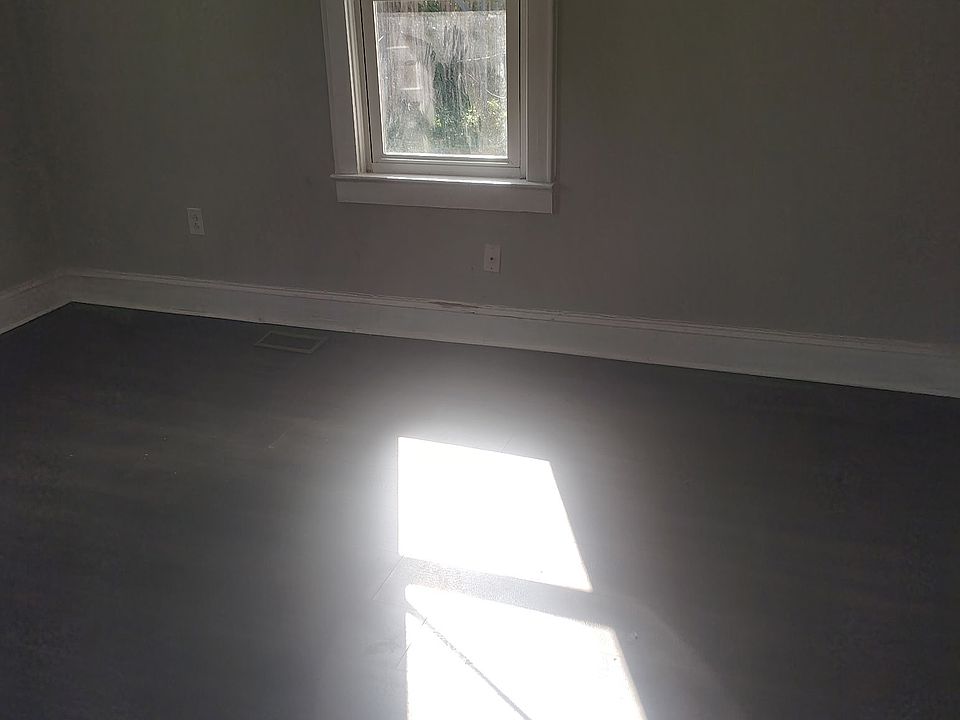 1st image of 204 Circle Ct