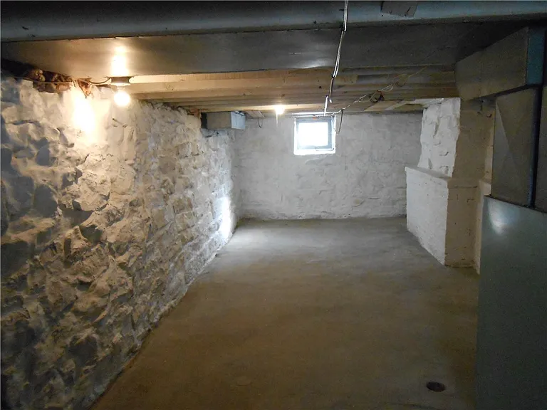 114 Grant St — Photo 34