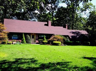 865 Summit Ave, Franklin Lakes, NJ 07417