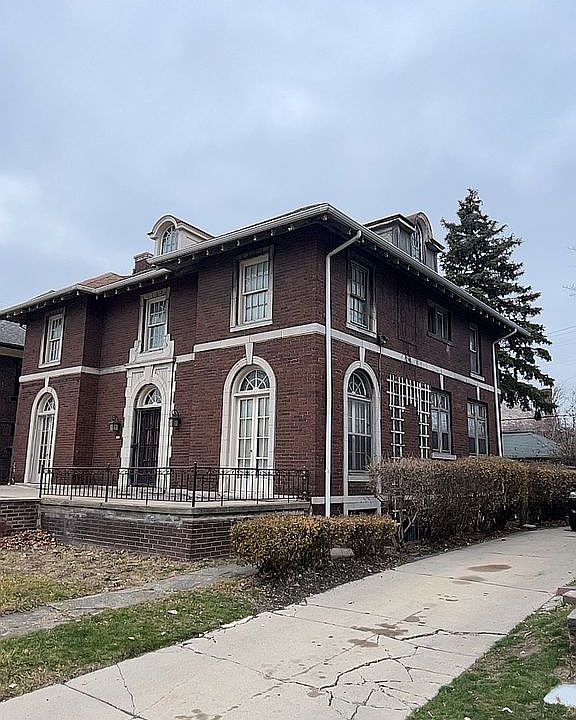 2nd image of 1248 Longfellow St