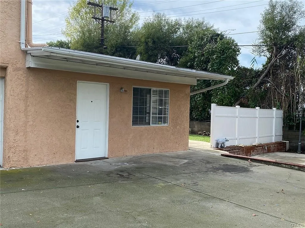 2 bed, 620 sqft, $2,675 — Photo 2