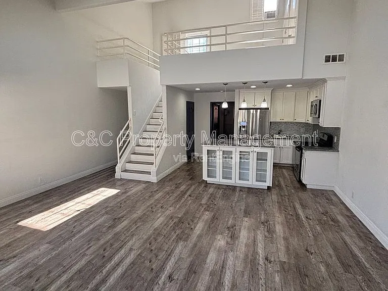 533 W 23rd St #9 — Photo 6