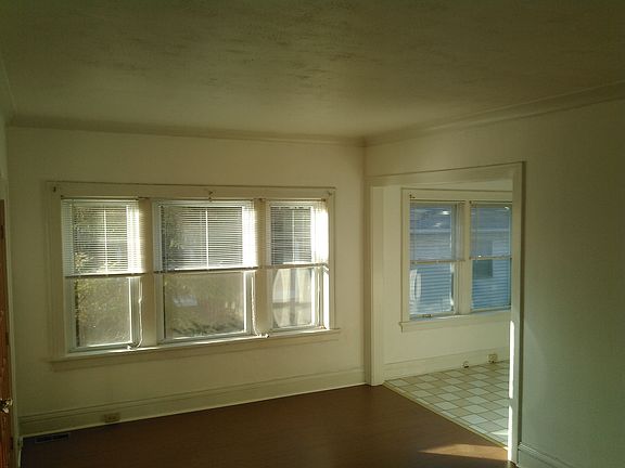 livingroom to dining room