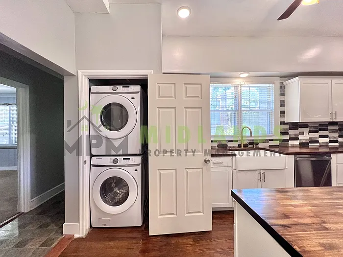 2417 Clark St — Photo 21