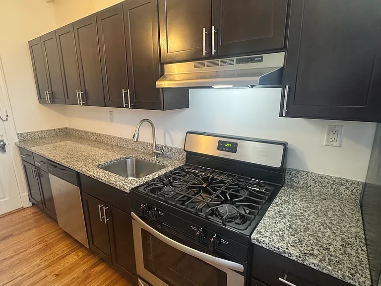 107 W Monument St #3D — Photo 5