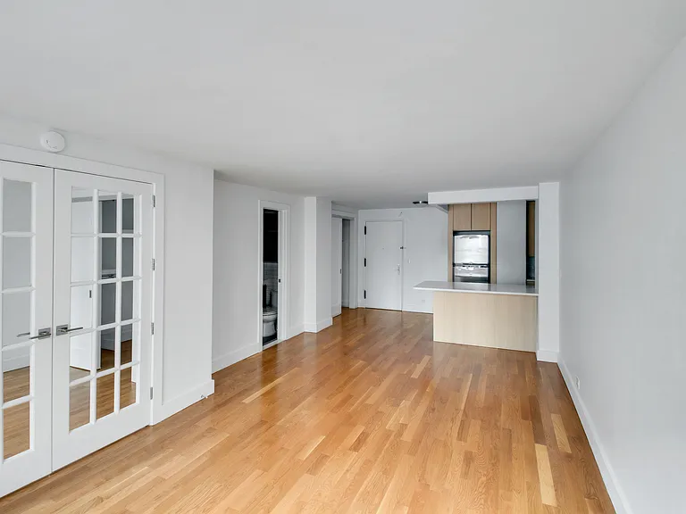 330 W 58th St #8G — Photo 1