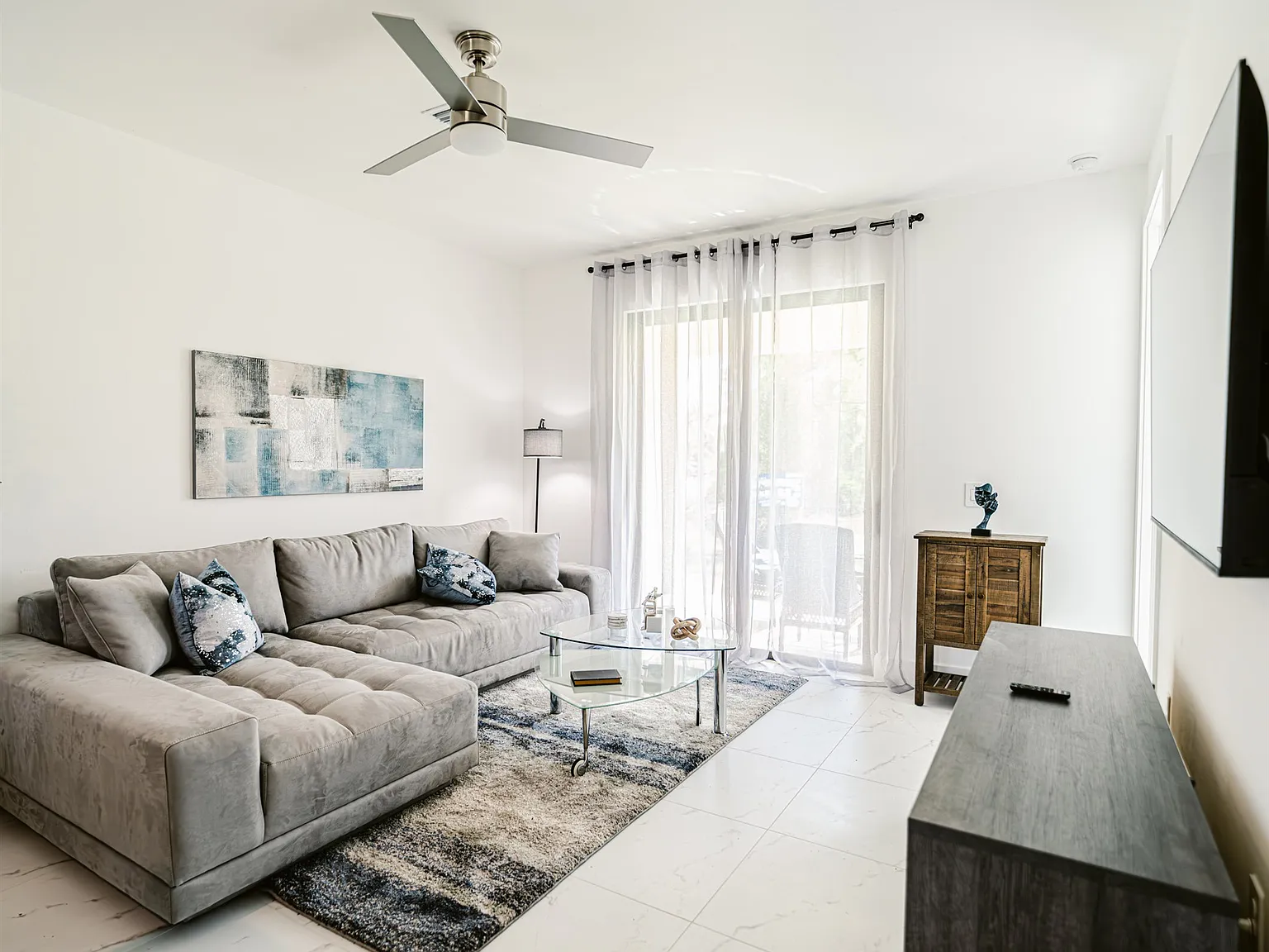 3 bed, 1225 sqft, $1,750 — Photo 2