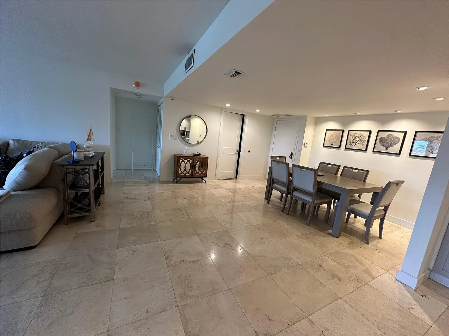 2 bed, 2.0 bath, 1400 sqft, $5,900 — Photo 4