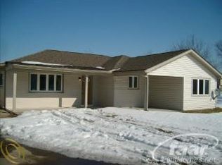 2131 Vermont Dr, Troy, MI