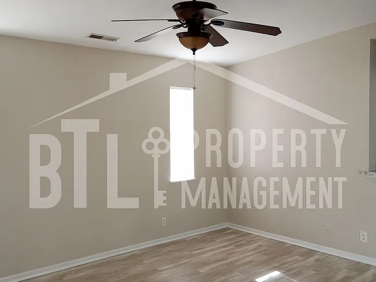 240 Fox Ridge Rd — Photo 6