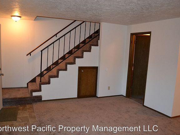 3rd image of 4912 Elkhorn Dr SE