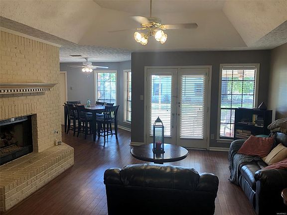 2nd image of 7118 White Oak Ln