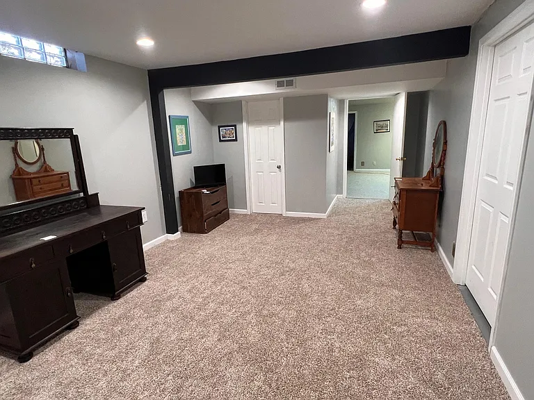 Basement bedroom, large with a walk in closet