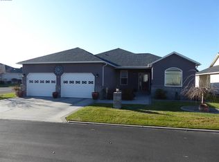 110 Berkshire Ln, Pasco, WA