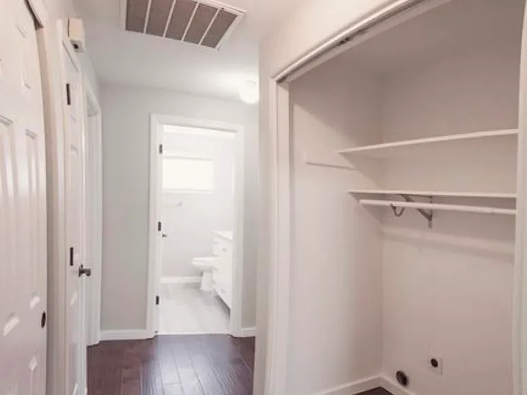 934 NW Negus Ln — Photo 11