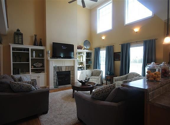 4th image of 2107 Glenwood Dr