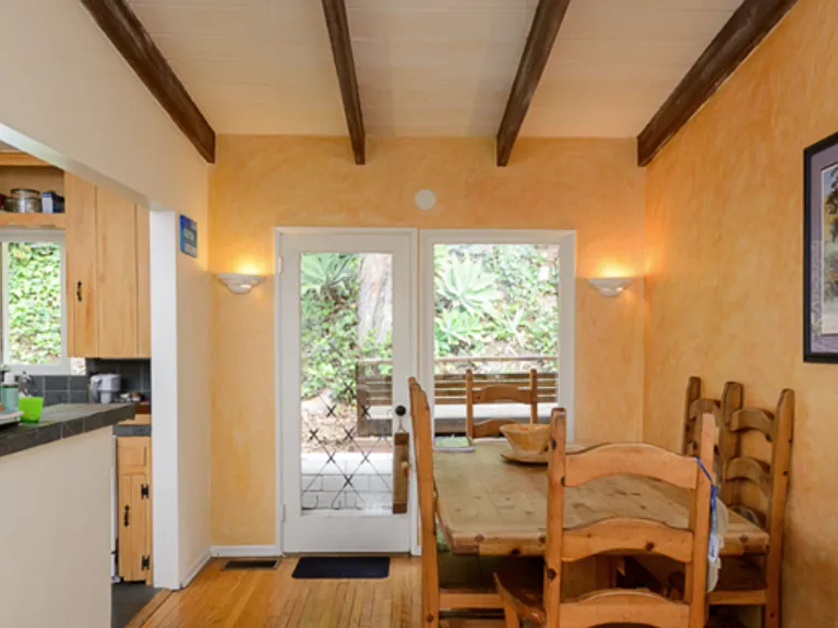 2132 Vine St — Photo 3