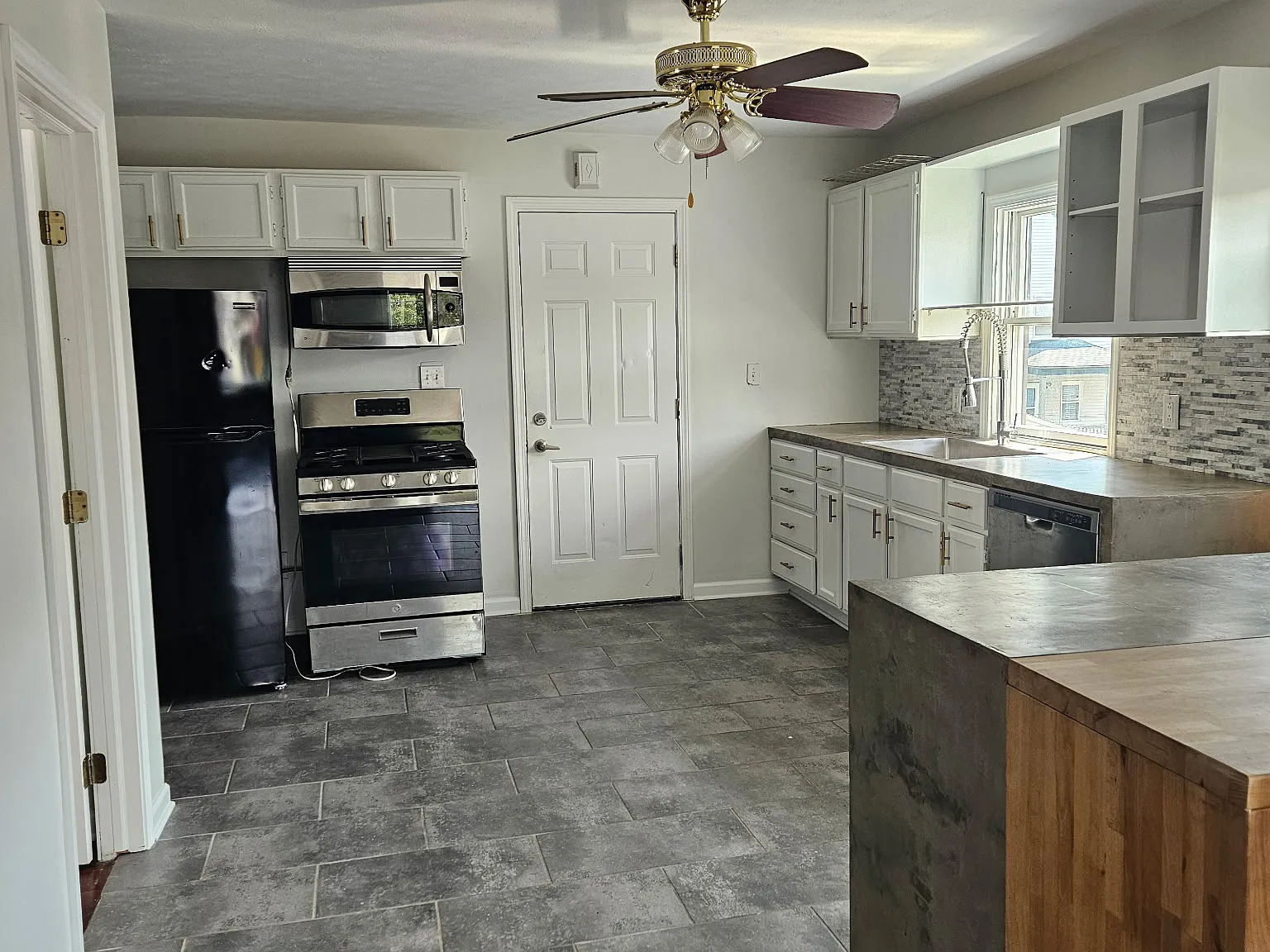 2 bed, $1,250 — Photo 2