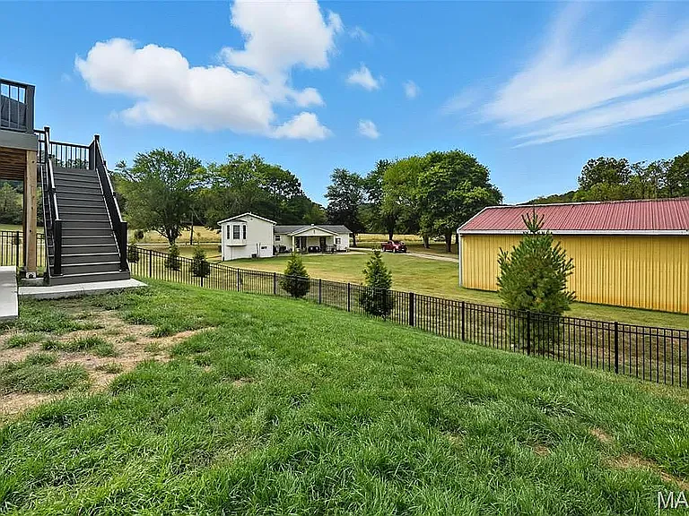 761 Creek View Dr — Photo 12