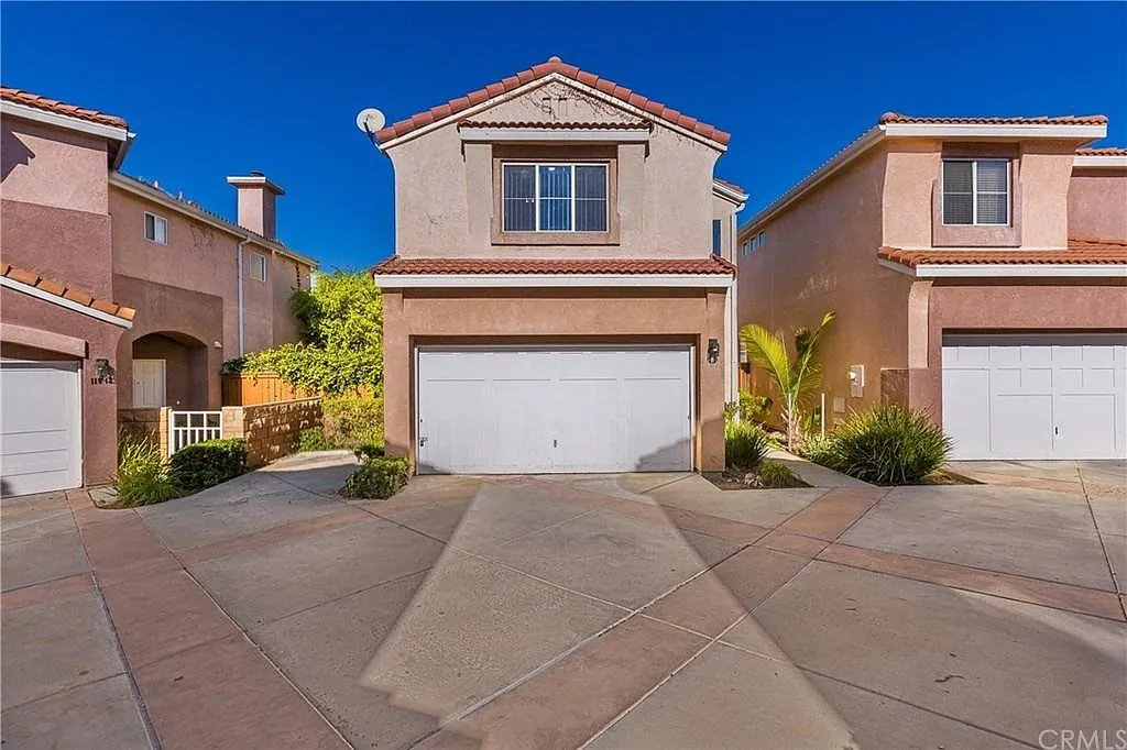3 bed, 2.5 bath, 1058 sqft, $3,475 — Photo 1