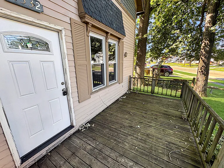 21332 Beechwood Ave — Photo 2