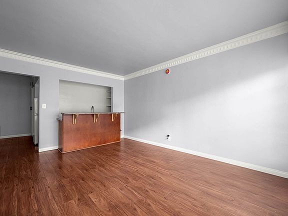 3rd image of 1037 S Norton Ave #1041-3/4