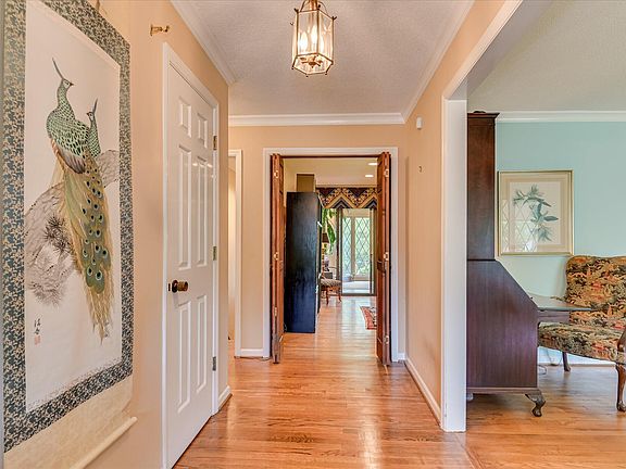 5th image of 2714 Wellington Drive